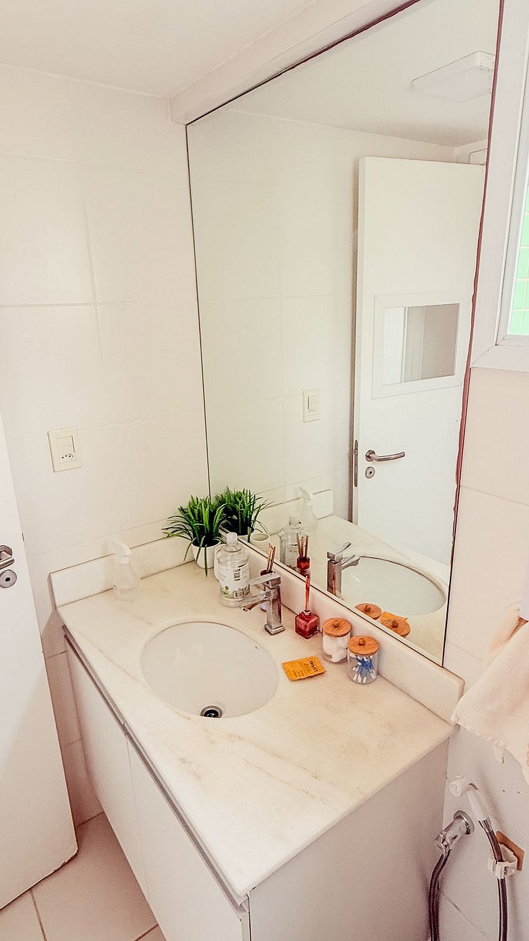 Apartamento 1 Quarto com Varanda no Atlântico Porto Residenc