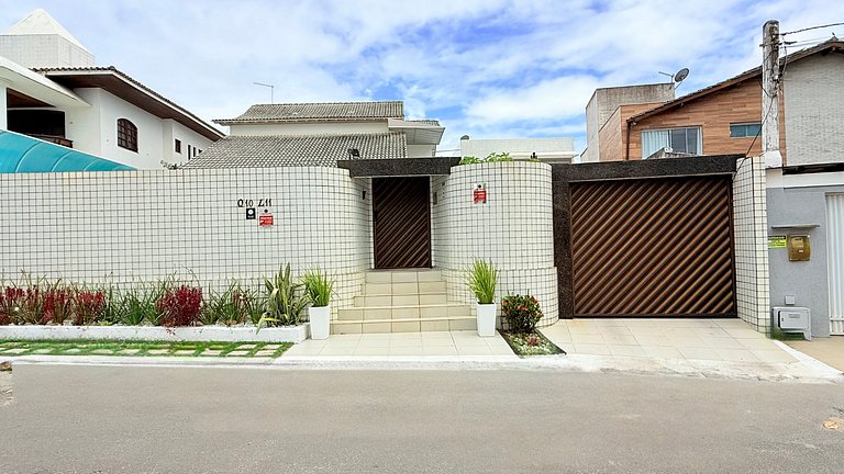 Complete house with pool in Vilas do Atlântico