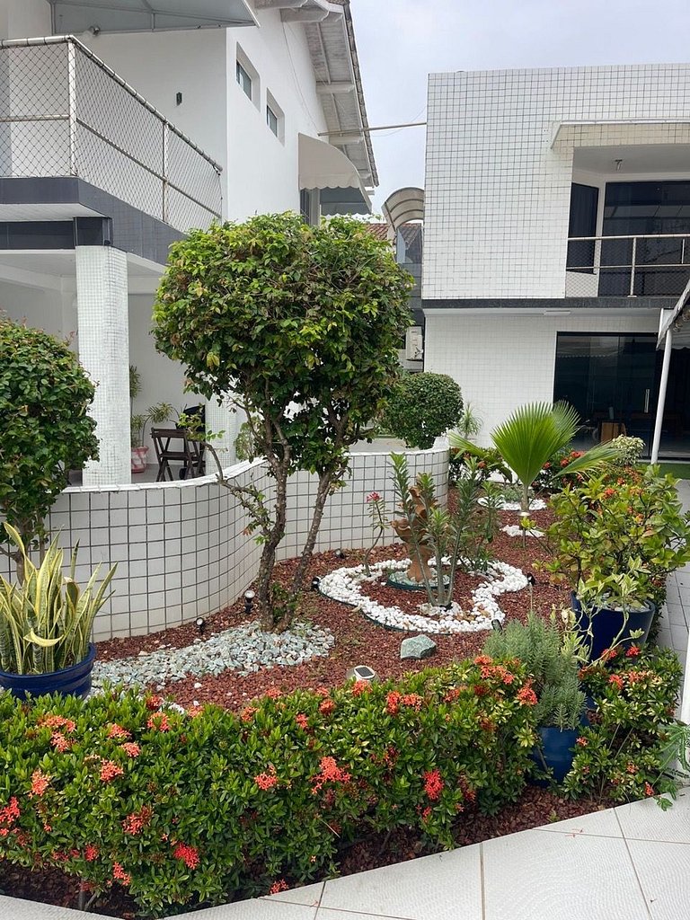 Casa completa com piscina em Vilas do Atlântico