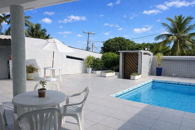 Complete house with pool in Vilas do Atlântico