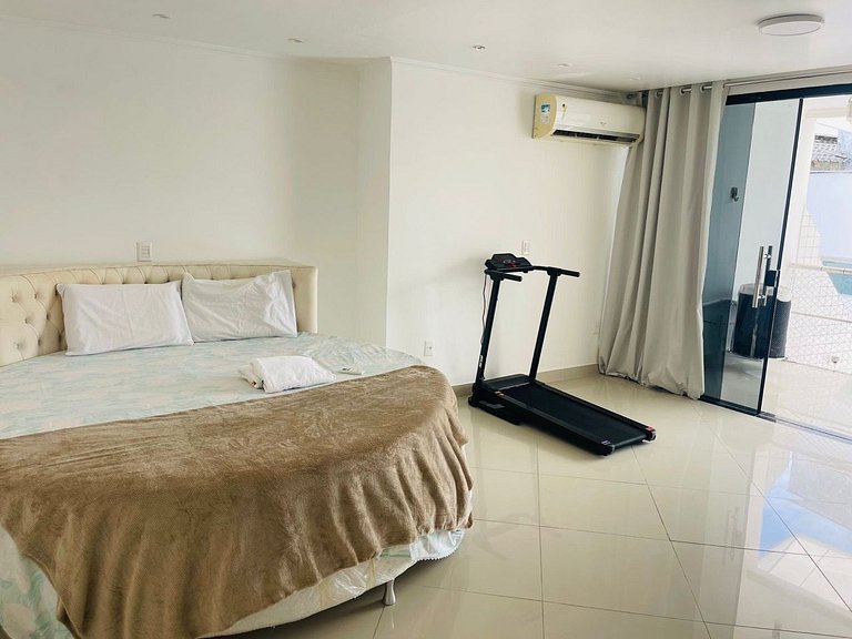 Casa completa com piscina em Vilas do Atlântico