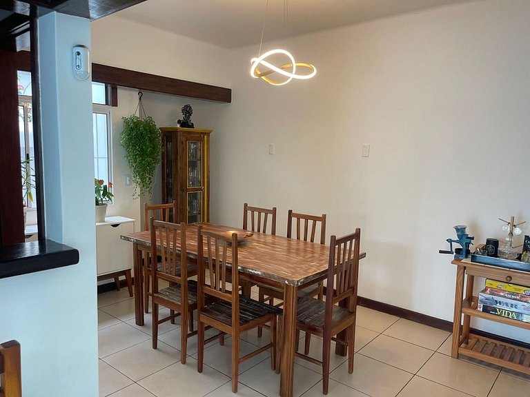 Casa completa com piscina em Vilas do Atlântico