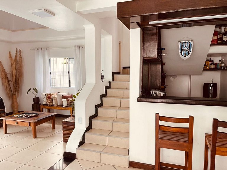 Casa completa com piscina em Vilas do Atlântico